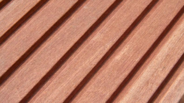 Bangkirai en andere hardhouten terrassen: schoonmaken en oliën voor een lange levensduur